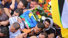 بالصور: تشييع جثمان الشهيد الطفل احمد شراكة في مخيم الجلزون